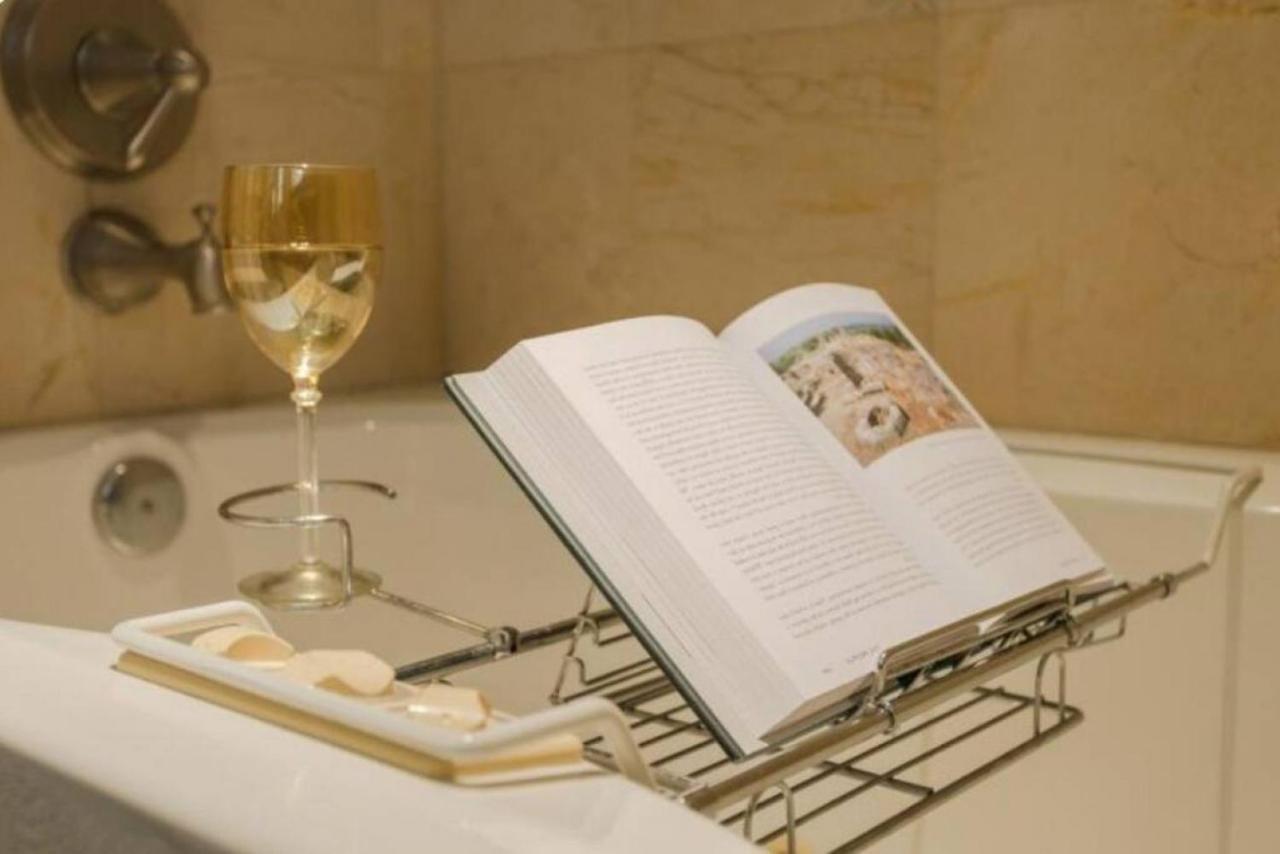 Wine-Dine-Sunshine Cozy Flat In The Heart Of Dtsp Villa Сейнт Питърсбърг Екстериор снимка