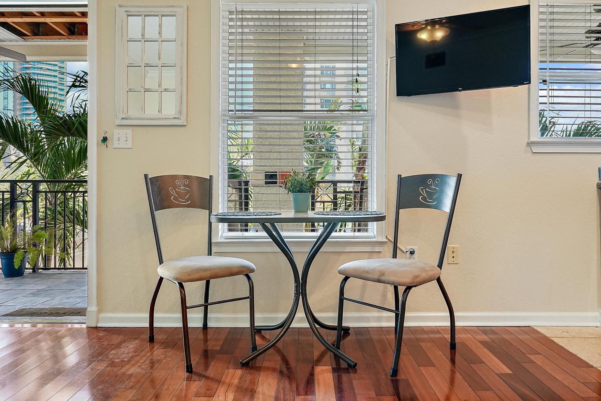 Wine-Dine-Sunshine Cozy Flat In The Heart Of Dtsp Villa Сейнт Питърсбърг Екстериор снимка