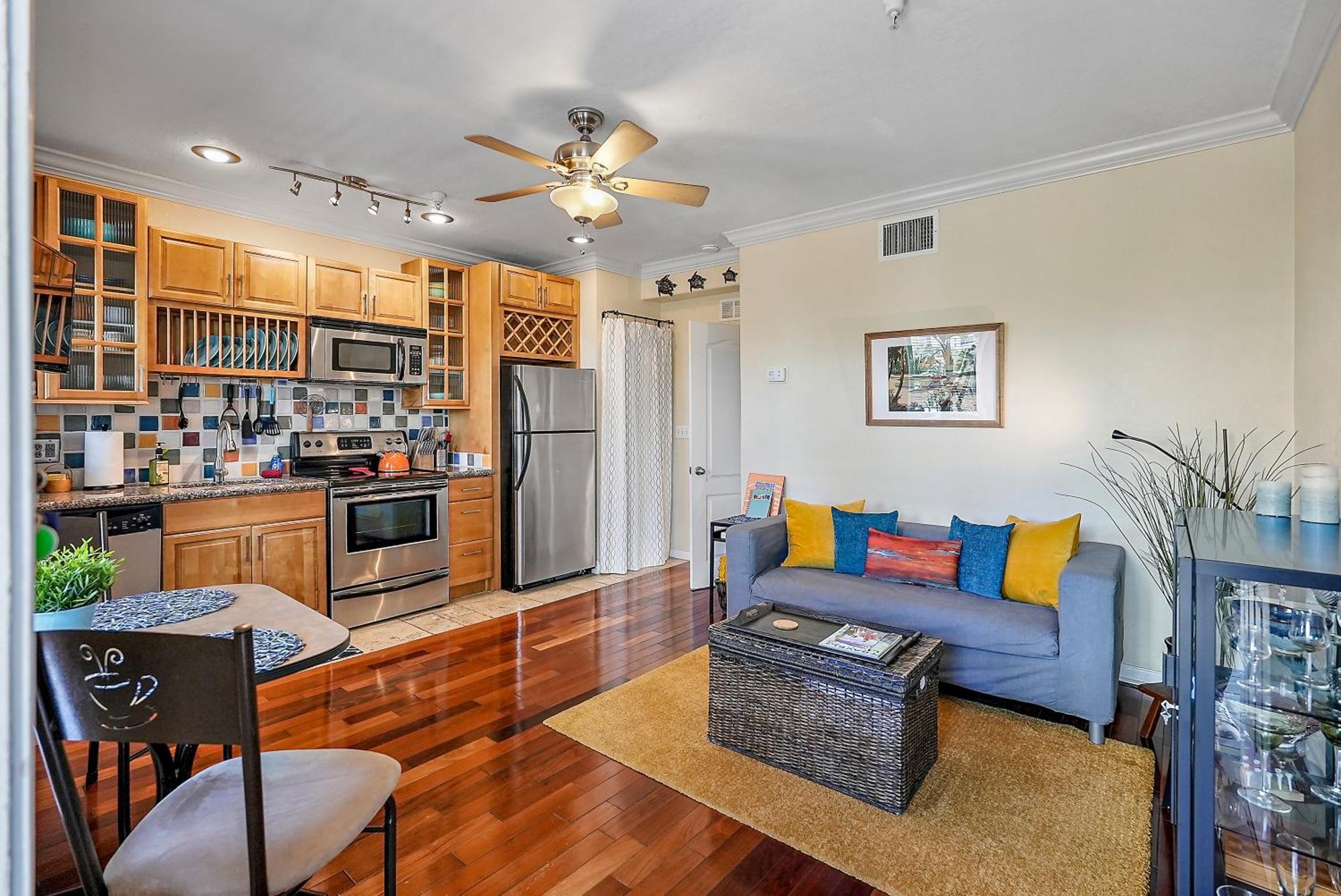 Wine-Dine-Sunshine Cozy Flat In The Heart Of Dtsp Villa Сейнт Питърсбърг Екстериор снимка