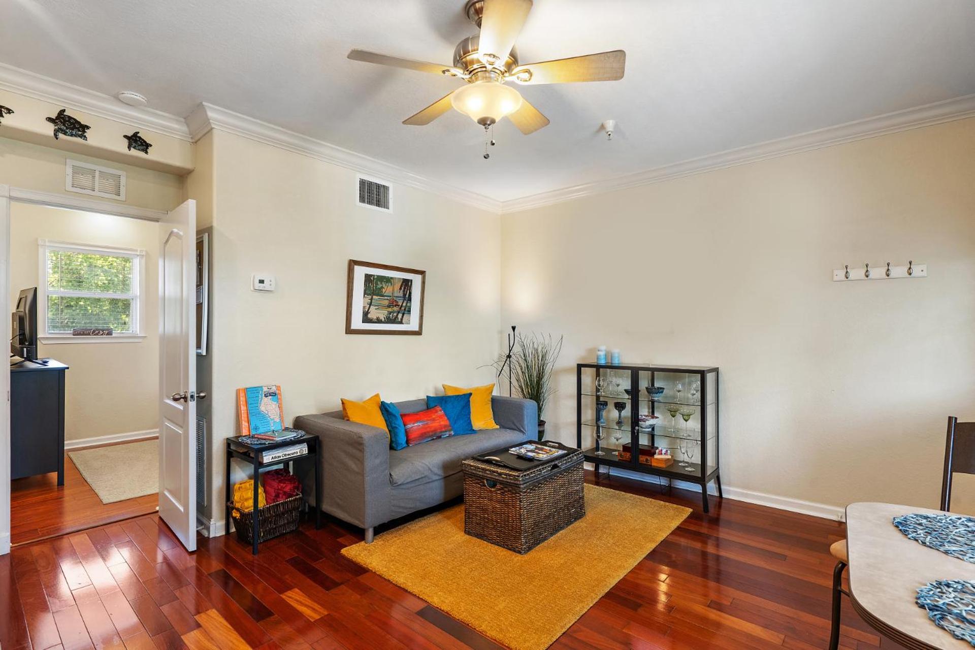 Wine-Dine-Sunshine Cozy Flat In The Heart Of Dtsp Villa Сейнт Питърсбърг Екстериор снимка