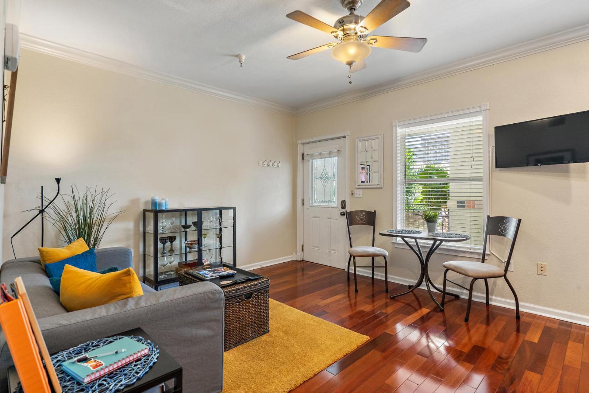 Wine-Dine-Sunshine Cozy Flat In The Heart Of Dtsp Villa Сейнт Питърсбърг Екстериор снимка