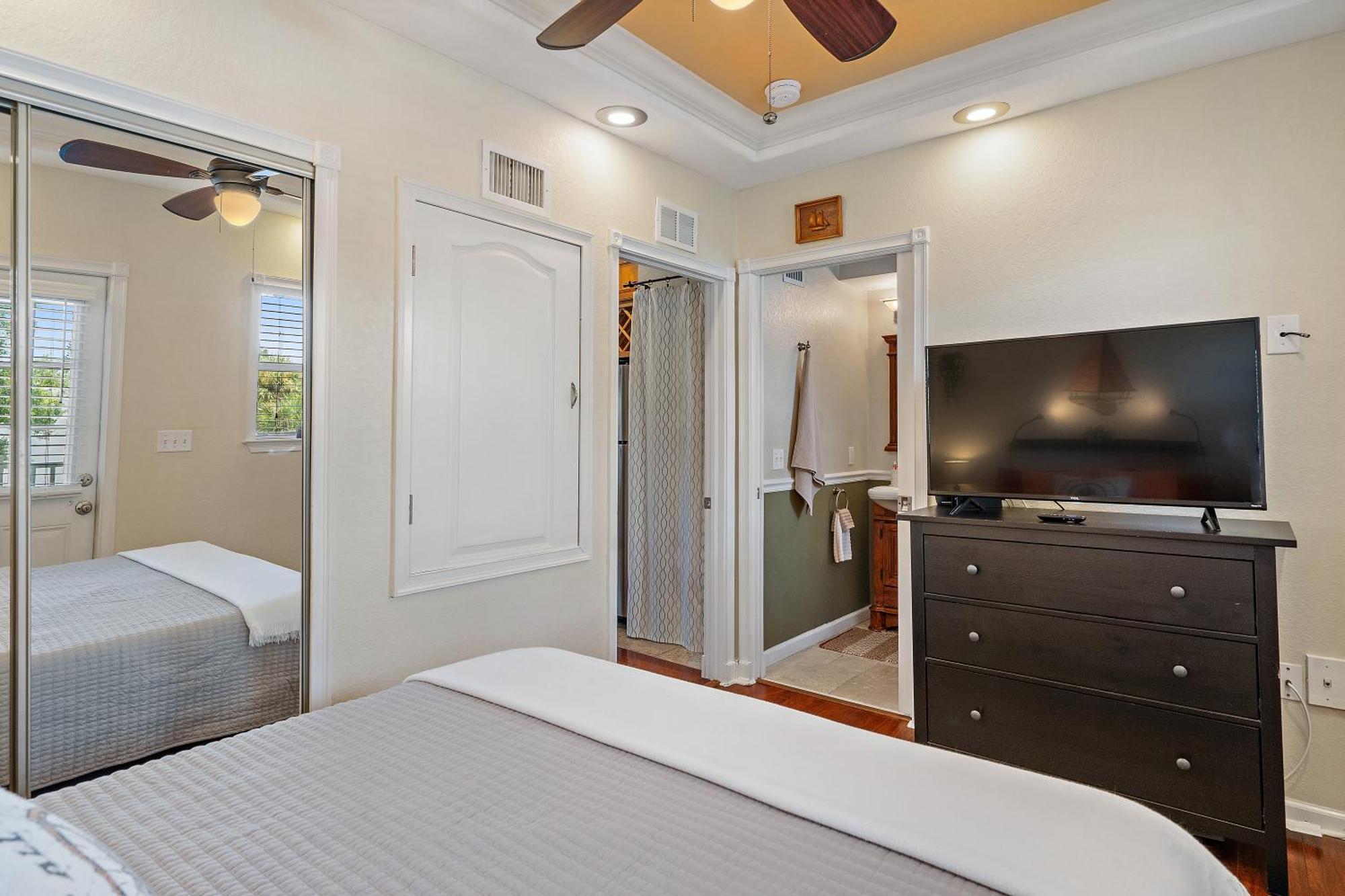 Wine-Dine-Sunshine Cozy Flat In The Heart Of Dtsp Villa Сейнт Питърсбърг Екстериор снимка