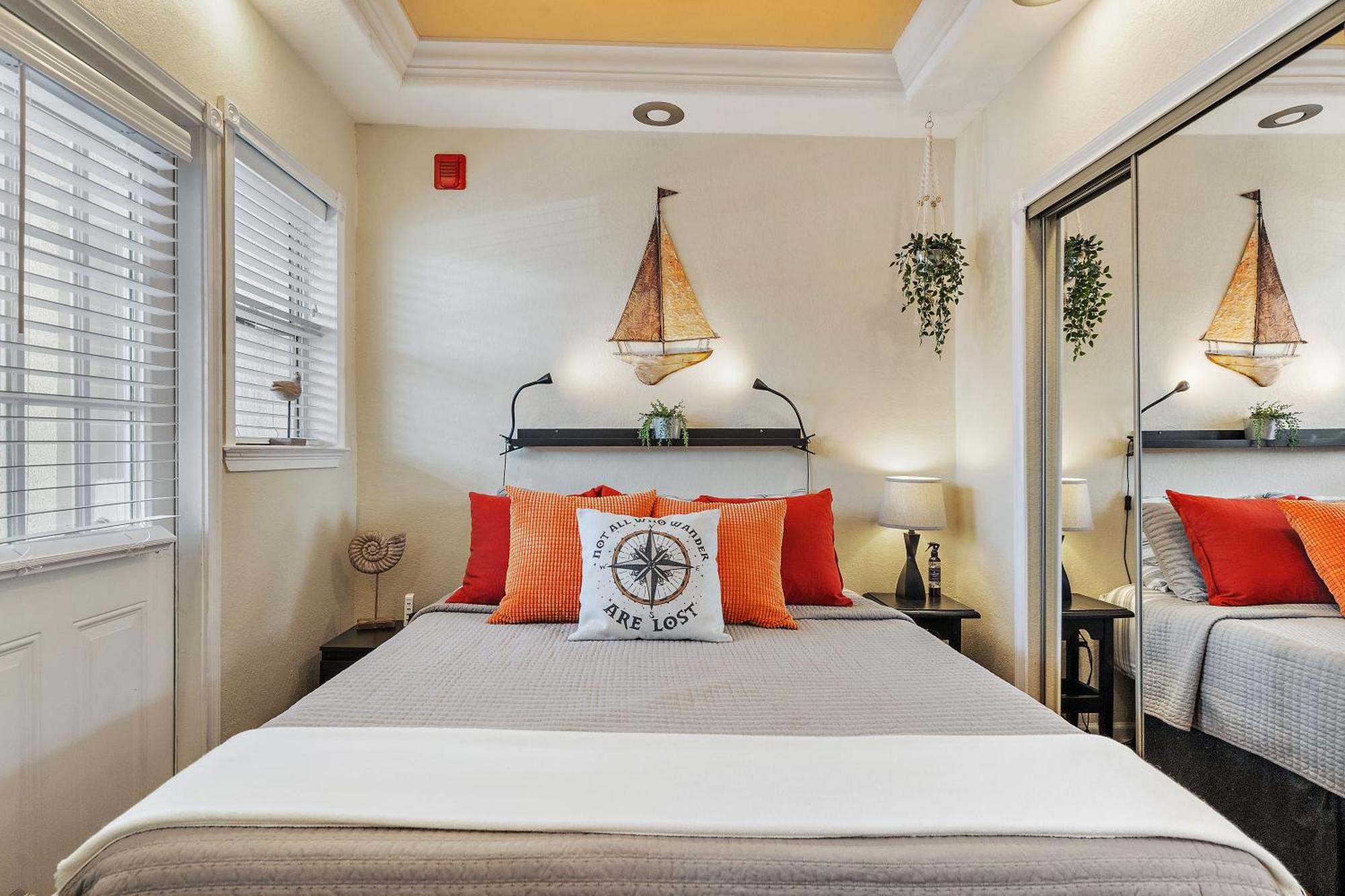 Wine-Dine-Sunshine Cozy Flat In The Heart Of Dtsp Villa Сейнт Питърсбърг Екстериор снимка